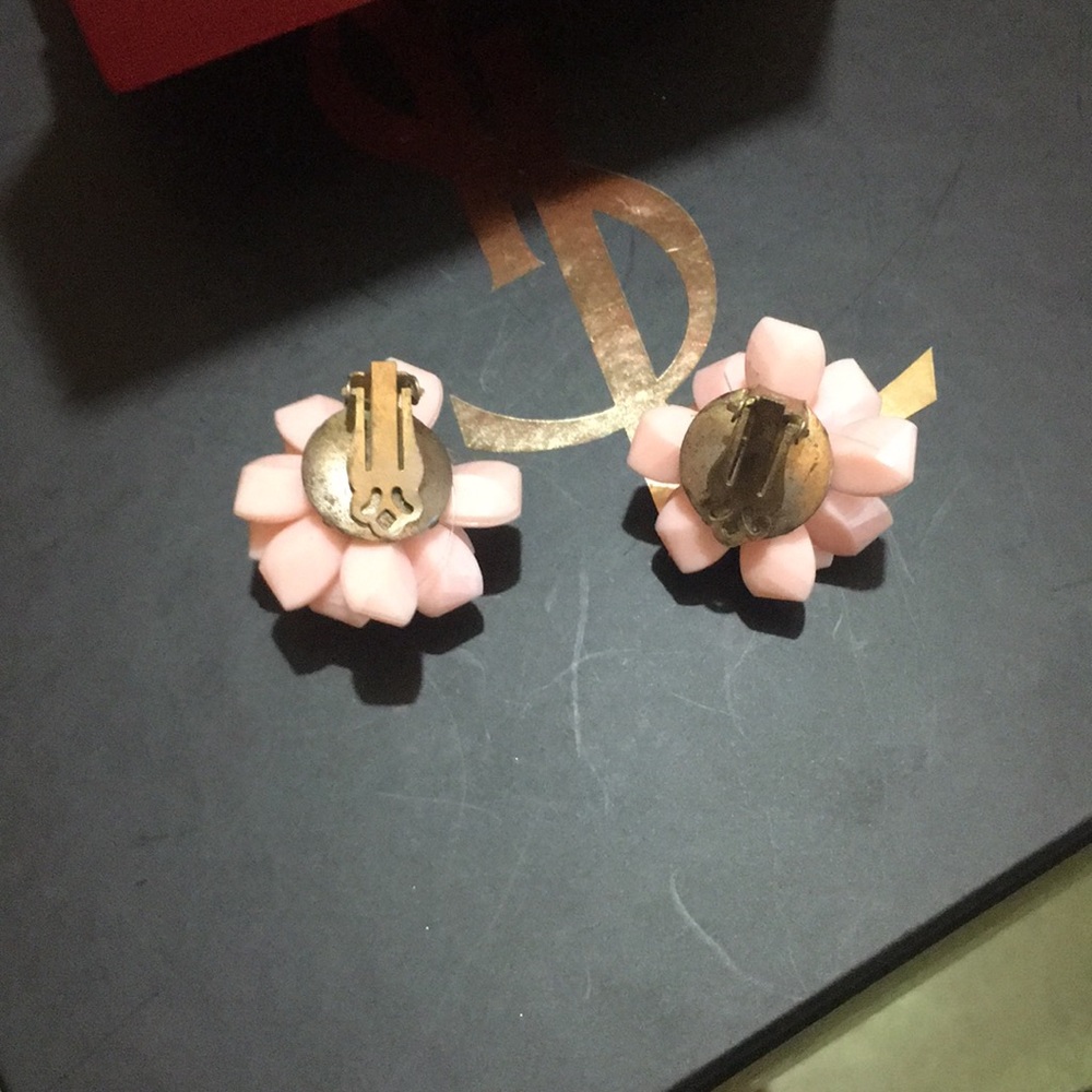 Beautiful earring - Picture 2 of 4